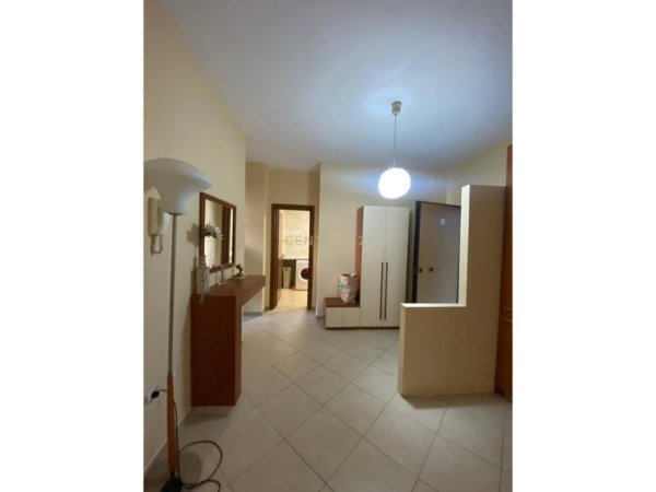 Tirane, jepet me qera apartament 2+1 Kati 5, 120 m² 600 € (Zogu I Zi)