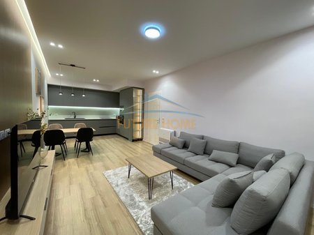 Tirane, jepet me qera apartament 2+1 , 1.400 € 