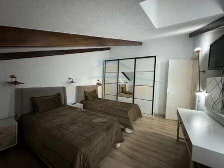 Tirane, jepet me qera apartament 3+1 Kati 3, 113 m² 2.200 € 