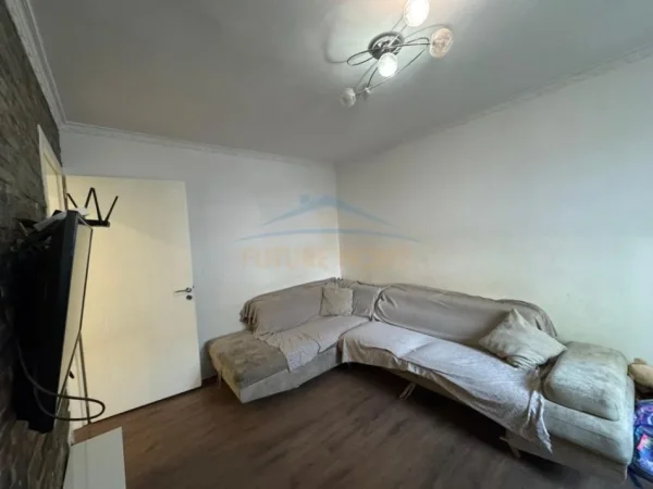 Tirane, jepet me qera apartament 1+1+Aneks Kati 4, 51 m² 600 € (Bllok)