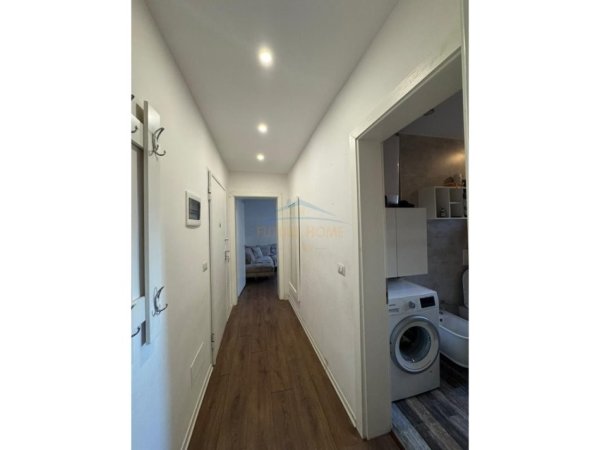 Tirane, jepet me qera apartament 1+1+Aneks Kati 4, 51 m² 600 € (Bllok)