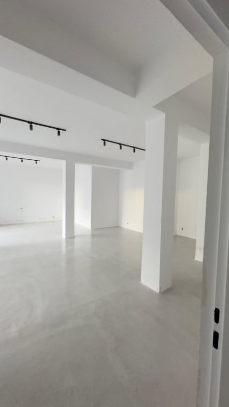 Tirane, jepet me qera ambjent biznesi Kati -1, 100 m² 850 € 