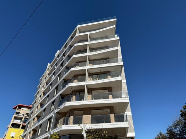 Tirane, shitet apartament 1+1+Ballkon Kati 9, 86 m² 172.000 € (Rrruga Dibres)