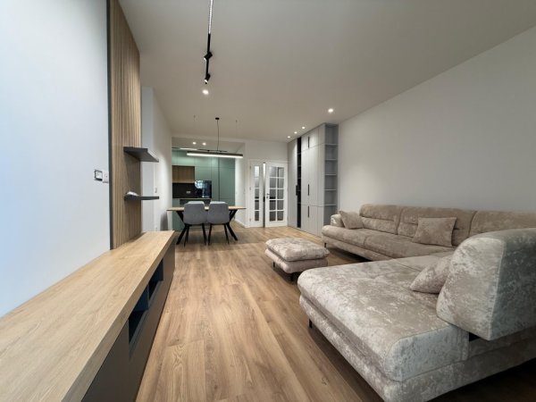 Tirane, shitet apartament 2+1+Ballkon Kati 3, 124 m² 265.000 € (Ish Fusha e Aviacionit)