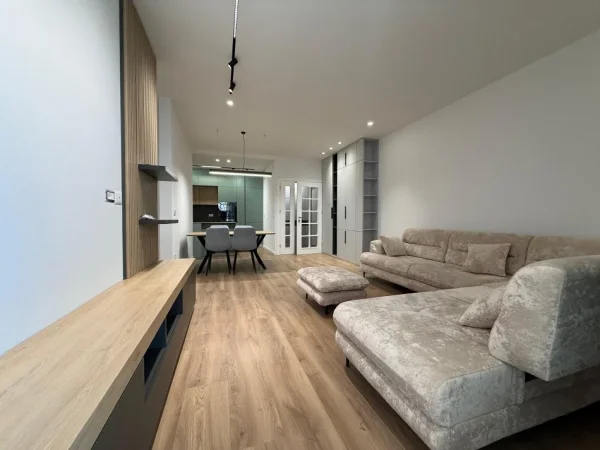 Tirane, shitet apartament 2+1+Ballkon Kati 3, 124 m² 265.000 € (Ish Fusha e Aviacionit)