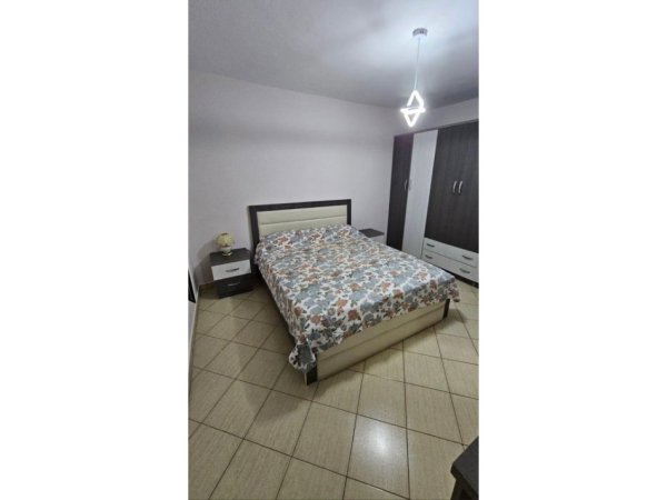 Tirane, jepet me qera apartament 2+1 Kati 4, 67 m² 500 € (Rr. Ferit Xhajko)