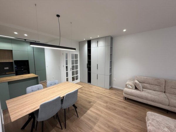 Tirane, shitet apartament 2+1+Ballkon Kati 3, 124 m² 265.000 € (Ish Fusha e Aviacionit)