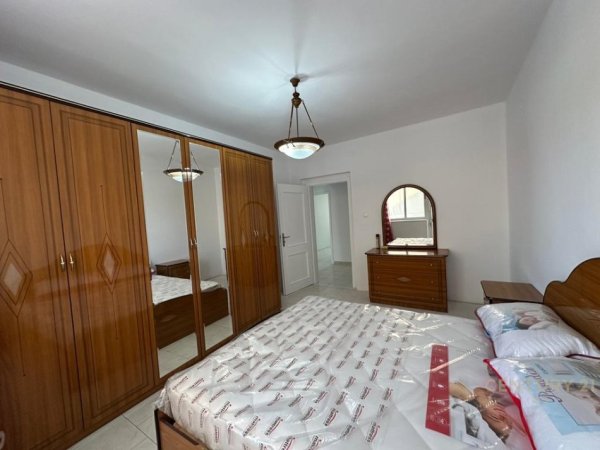 Tirane, jepet me qera apartament 2+1 Kati 2, 120 m² 650 € (Prane Gjimnazit Besnik Sykja)