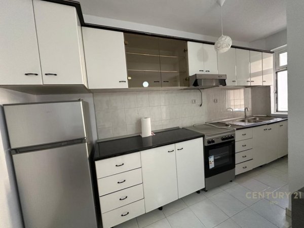 Tirane, jepet me qera apartament 2+1 Kati 2, 120 m² 650 € (Prane Gjimnazit Besnik Sykja)