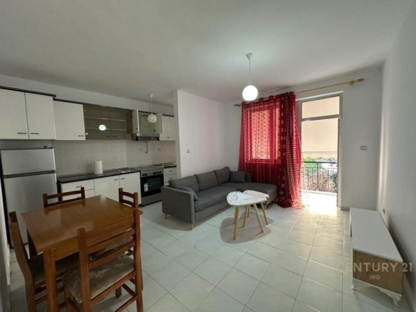 Tirane, jepet me qera apartament 2+1 Kati 2, 120 m² 650 € (Prane Gjimnazit Besnik Sykja)