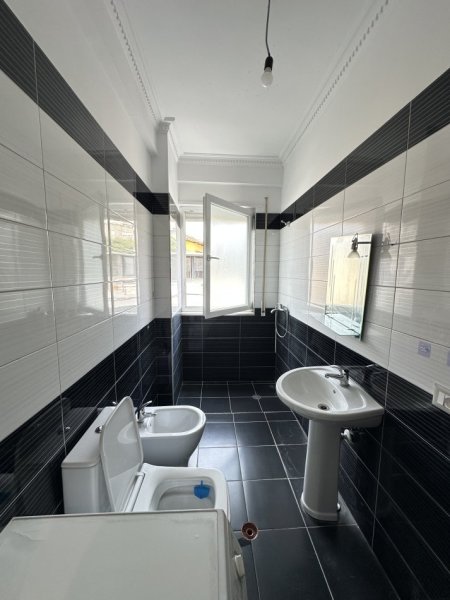 Tirane, shes apartament 2+1 Kati 2, 89 m² 190.000 € (Materniteti i ri)