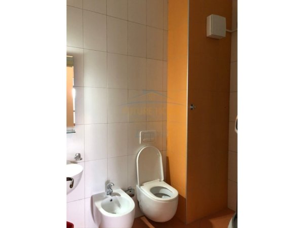 Tirane, jepet me qera apartament 3+1+Parkim Kati 6, 135 m² 1.500 € (Prane Kopshtit Zoologjik)