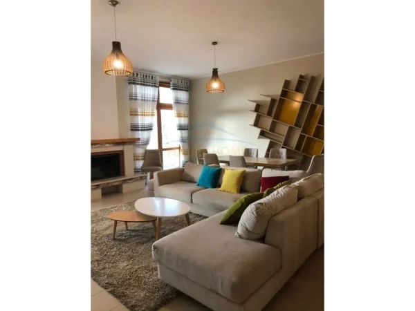 Tirane, jepet me qera apartament 3+1+Parkim Kati 6, 135 m² 1.500 € (Prane Kopshtit Zoologjik)