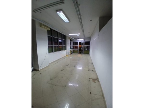 Tirane, jepet me qera ambjent biznesi Kati 0, 72 m² 1.200 € (Ish Ekspozita)