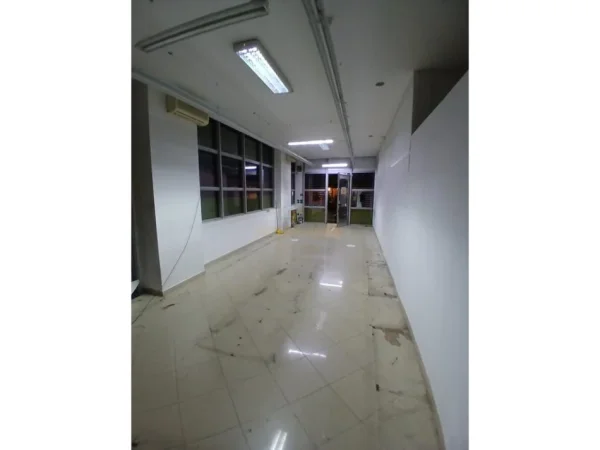 Tirane, jepet me qera ambjent biznesi Kati 0, 72 m² 1.200 € (Ish Ekspozita)