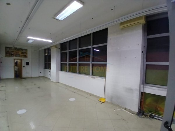 Tirane, jepet me qera ambjent biznesi Kati 0, 72 m² 1.200 € (Ish Ekspozita)