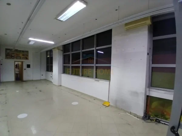 Tirane, jepet me qera ambjent biznesi Kati 0, 72 m² 1.200 € (Ish Ekspozita)