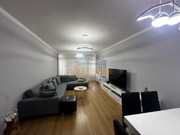 Tirane, jepet me qera apartament 2+1 Kati 2, 99 m² 700 € (Rruga Dritan Hoxha)