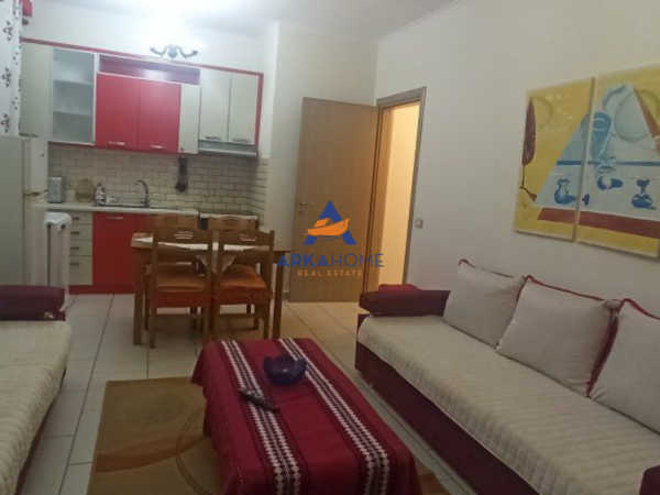 Tirane, jepet me qera apartament 1+1+Ballkon Kati 4, 70 m² 363 € (FRESK)