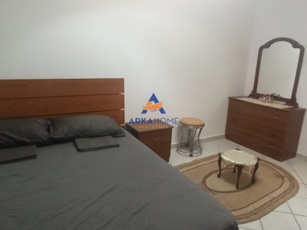Tirane, jepet me qera apartament 1+1+Ballkon Kati 4, 70 m² 363 € (FRESK)