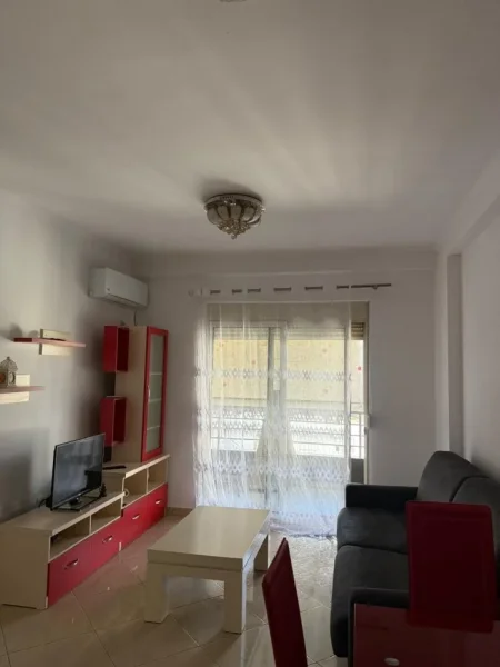 Tirane, jepet me qera apartament 1+1+Ballkon Kati 3, 65 m² 450 € (Astir)