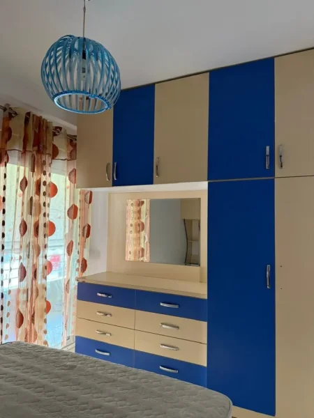 Tirane, jepet me qera apartament 1+1+Ballkon Kati 3, 65 m² 450 € (Astir)