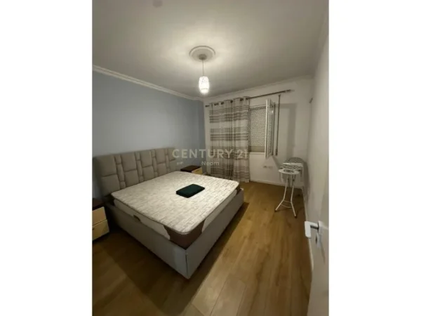 Tirane, jepet me qera apartament 2+1+Aneks+Ballkon Kati 4, 84 m² 800 € (Neom124977)