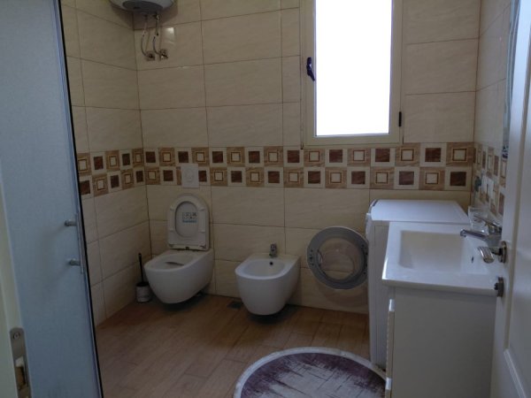 Durres, jepet me qera apartament 1+1+Ballkon Kati 2, 60 m² 370 € (Shkolla Italiane)