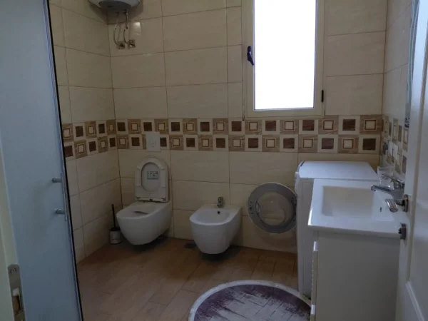 !!Dhënë!!Durres, jepet me qera apartament 1+1+Ballkon Kati 2, 60 m² 350 € (Shkolla Italiane)