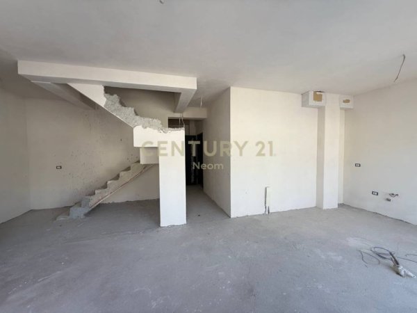 Tirane, shitet apartament duplex Dublex Kati 4, 140 m² 360.000 € (Neom126596)