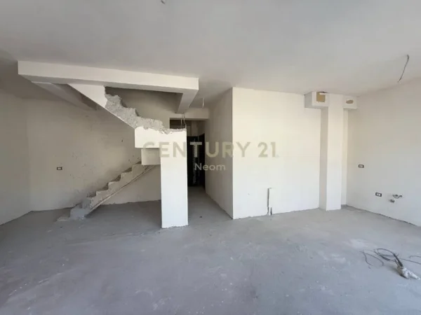 Tirane, shitet apartament duplex Dublex Kati 4, 140 m² 360.000 € (Neom126596)