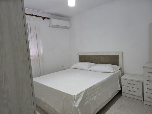 Tirane, jepet me qera apartament 2+1+Aneks+Ballkon Kati 3, 77 m² 500 € (Rruga Xhanfize Keko, Vorri Bomit)