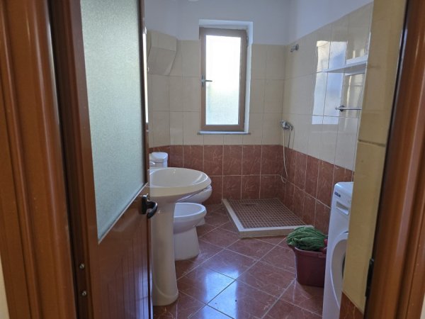 Tirane, jepet me qera apartament 2+1+Aneks+Ballkon Kati 3, 77 m² 500 € (Rruga Xhanfize Keko, Vorri Bomit)