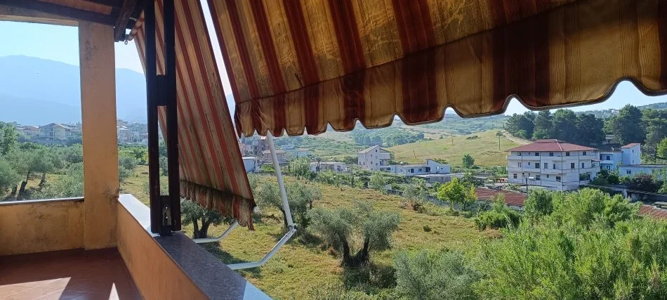 Tirane, jepet me qera shtepi 3+1+Aneks+Ballkon Kati 2, 176 m² 430 € (hysen loci)