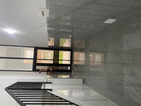 Tirane, jepet me qera apartament 1+1 Kati 1, 750 € 