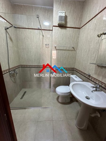 Shqiperi, jepet me qera zyre Kati 4, 110 m² 775 € (RRUGA SKENDER LUARASI,KOMUNA E PARISIT)