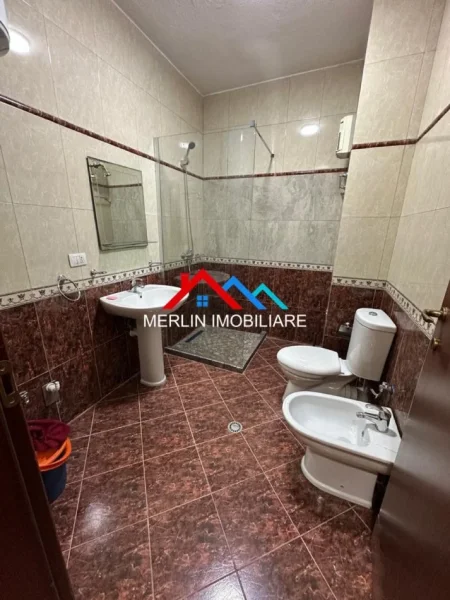 Shqiperi, jepet me qera zyre Kati 4, 110 m² 670 € (RRUGA SKENDER LUARASI,KOMUNA E PARISIT)