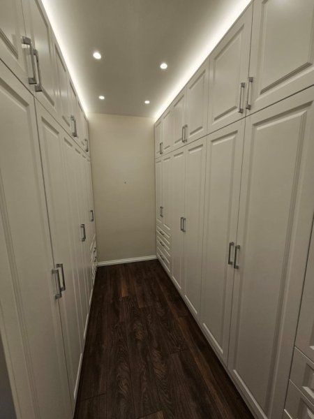 Tirane, jepet me qera 3 Katshe , 588 m² 5.000 € (10 MIN LARG QENDRES TEG)