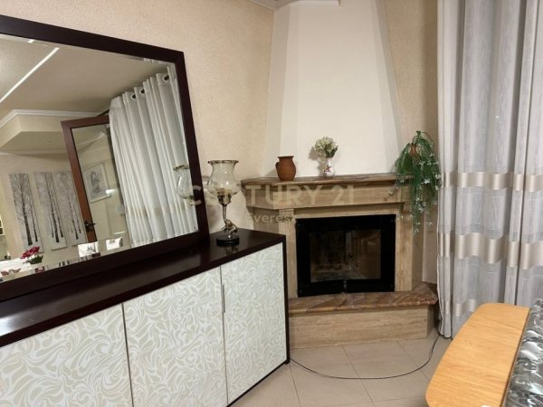 Tirane, jepet me qera apartament 3+1+Aneks+Ballkon Kati 11, 146 m² 1.000 € (Ish-Ekspozita)