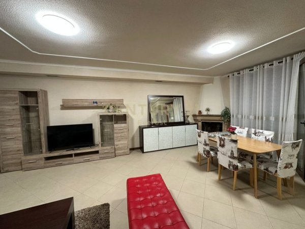 Tirane, jepet me qera apartament 3+1+Aneks+Ballkon Kati 11, 146 m² 1.000 € (Ish-Ekspozita)