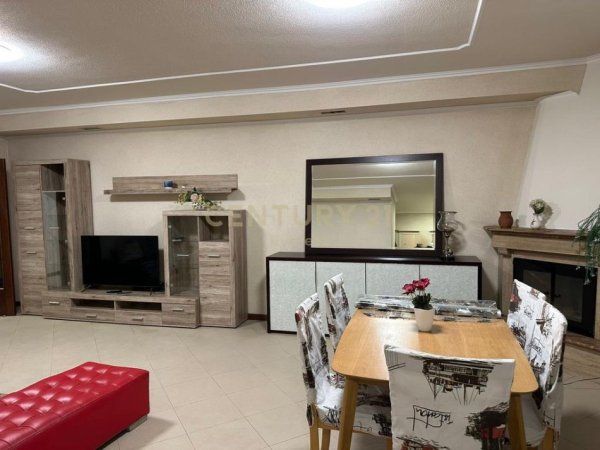 Tirane, jepet me qera apartament 3+1+Aneks+Ballkon Kati 11, 146 m² 1.000 € (Ish-Ekspozita)