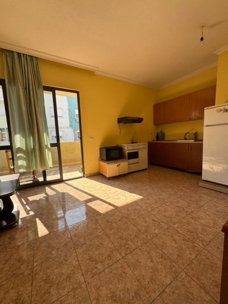 Tirane, jepet me qera apartament 1+1+Ballkon Kati 6, 65 m² 300 € (KRISTALI)