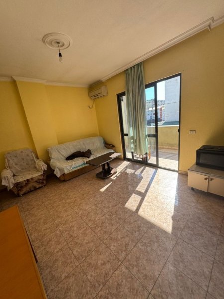Tirane, jepet me qera apartament 1+1+Ballkon Kati 6, 65 m² 300 € (KRISTALI)