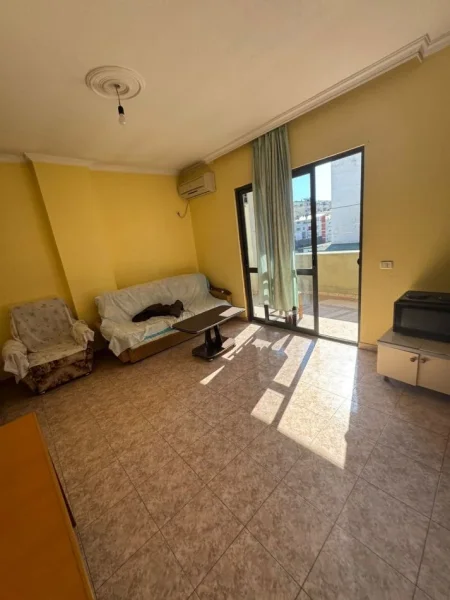 Tirane, jepet me qera apartament 1+1+Ballkon Kati 6, 65 m² 300 € (KRISTALI)