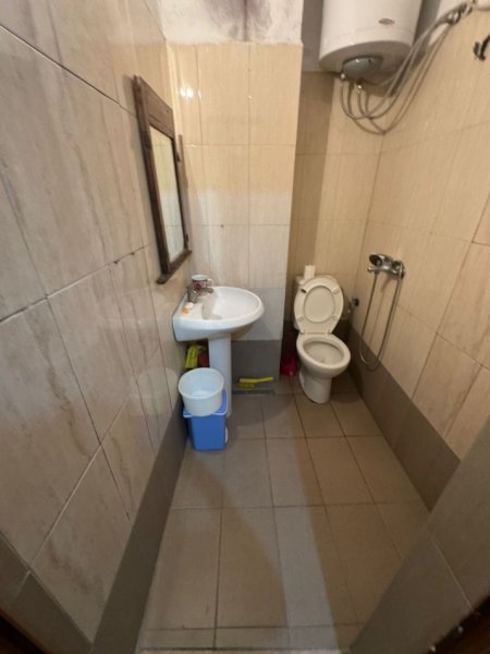 Tirane, jepet me qera apartament 1+1+Ballkon Kati 6, 65 m² 300 € (KRISTALI)