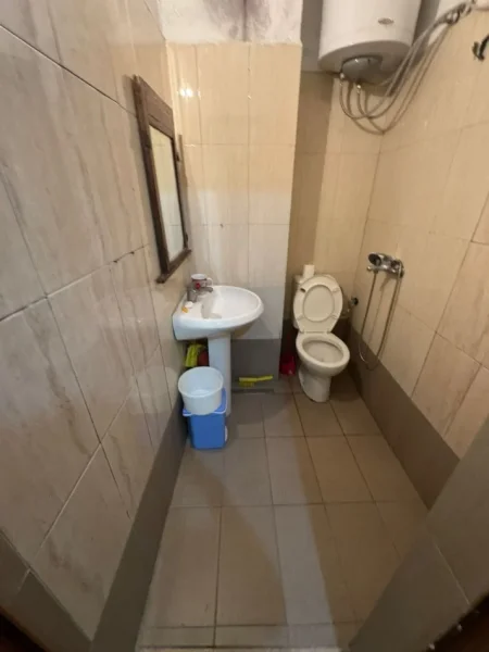 Tirane, jepet me qera apartament 1+1+Ballkon Kati 6, 65 m² 300 € (KRISTALI)