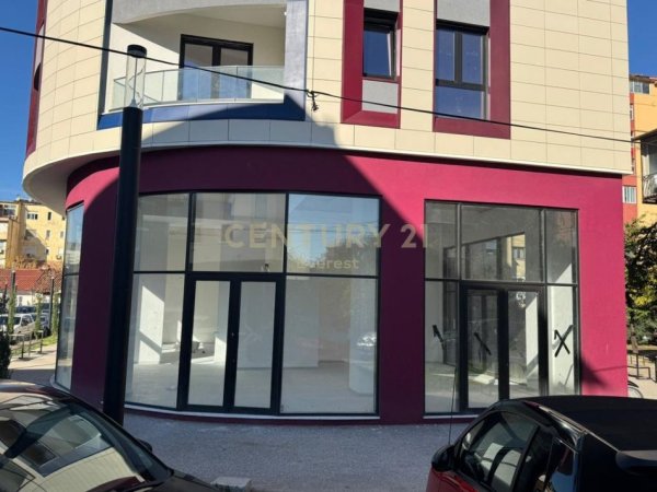 Tirane, shitet dyqan Kati 0, 145 m² 726.000 € (Komuna Parisit)