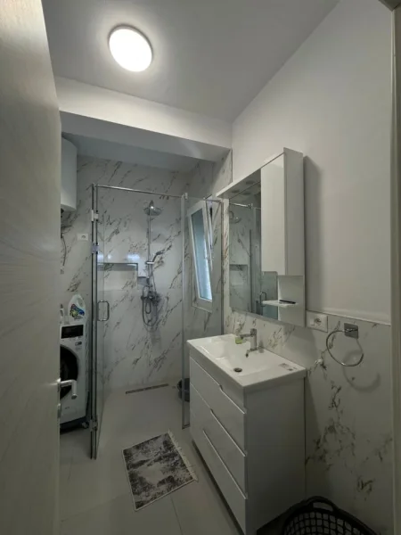 Tirane, jepet me qera apartament 1+1+Ballkon Kati 9, 100 m² 700 € (River Residence)