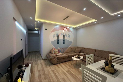 Tirane, shes apartament 2+1+Ballkon , (Rruga Besim ALLA)