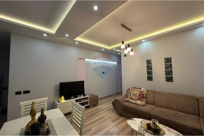 Tirane, shes apartament 2+1+Ballkon , (Rruga Besim ALLA)